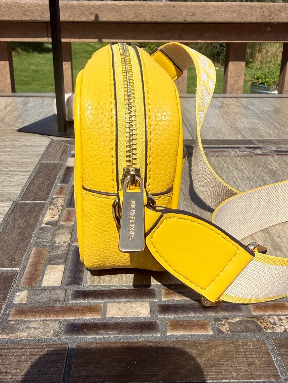 EUC Michael Kors Maisie Small 2-in-1 Camera Yellow Crossbody
Bag - Picture 10 of 15